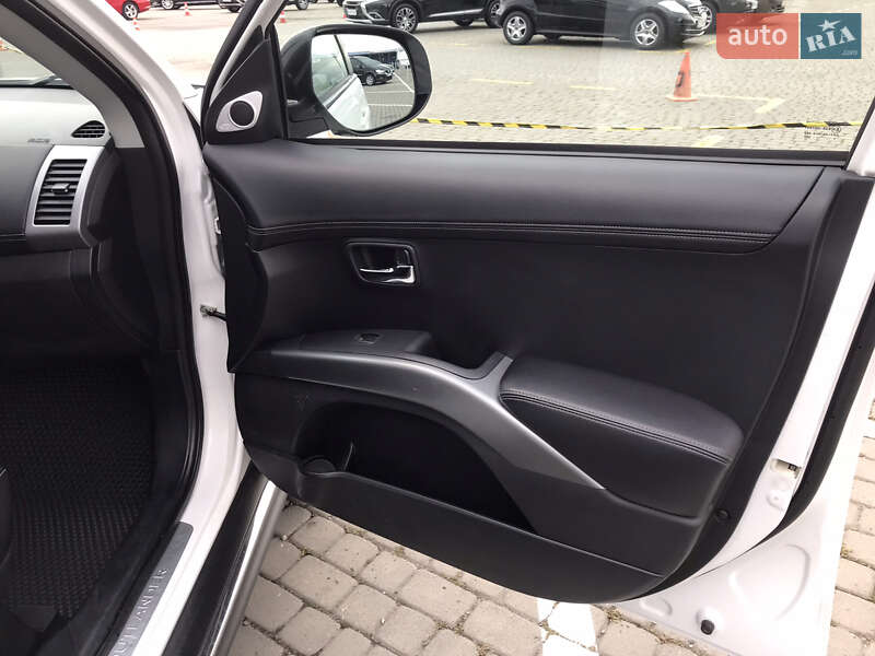 Внедорожник / Кроссовер Mitsubishi Outlander 2011 в Черновцах