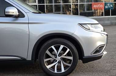 Внедорожник / Кроссовер Mitsubishi Outlander 2015 в 