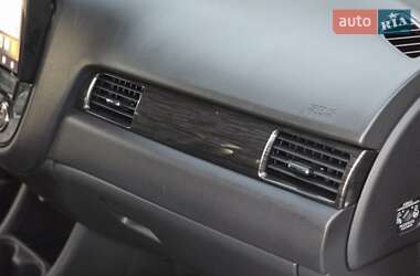 Внедорожник / Кроссовер Mitsubishi Outlander 2015 в 