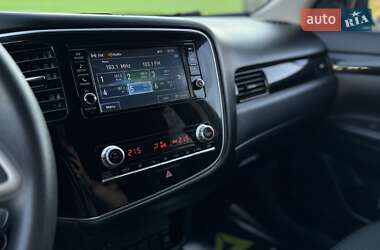 Внедорожник / Кроссовер Mitsubishi Outlander 2020 в 