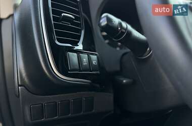 Внедорожник / Кроссовер Mitsubishi Outlander 2020 в 
