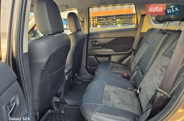 Внедорожник / Кроссовер Mitsubishi Outlander 2021 в 