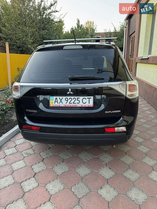 Внедорожник / Кроссовер Mitsubishi Outlander 2012 в Краснограде