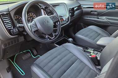 Внедорожник / Кроссовер Mitsubishi Outlander 2018 в 