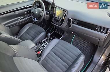Внедорожник / Кроссовер Mitsubishi Outlander 2018 в 