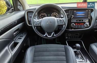Внедорожник / Кроссовер Mitsubishi Outlander 2018 в 