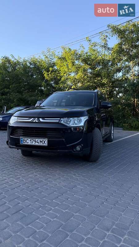 Позашляховик / Кросовер Mitsubishi Outlander 2013 в Бібрці