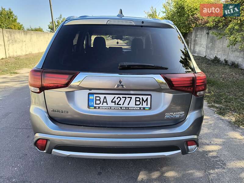 Позашляховик / Кросовер Mitsubishi Outlander 2016 в Кропивницькому