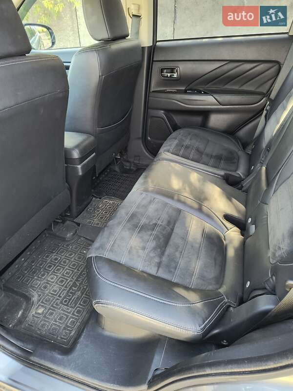 Позашляховик / Кросовер Mitsubishi Outlander 2016 в Кропивницькому