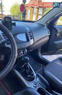 Внедорожник / Кроссовер Mitsubishi Outlander 2011 в 