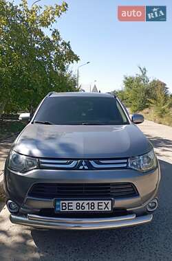 Внедорожник / Кроссовер Mitsubishi Outlander 2013 в 