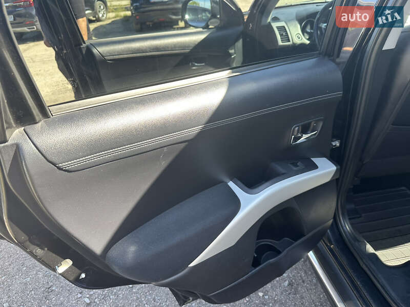 Позашляховик / Кросовер Mitsubishi Outlander 2009 в Ніжині