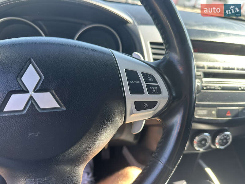 Позашляховик / Кросовер Mitsubishi Outlander 2009 в Ніжині