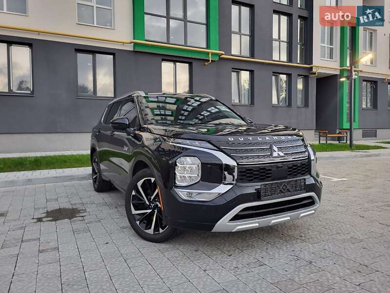 Внедорожник / Кроссовер Mitsubishi Outlander 2022 в 