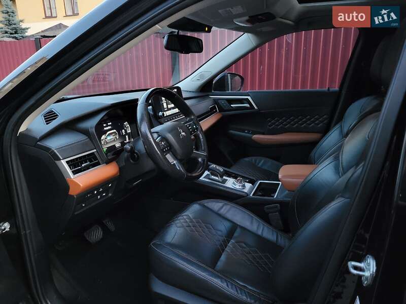 Позашляховик / Кросовер Mitsubishi Outlander 2022 в Львові