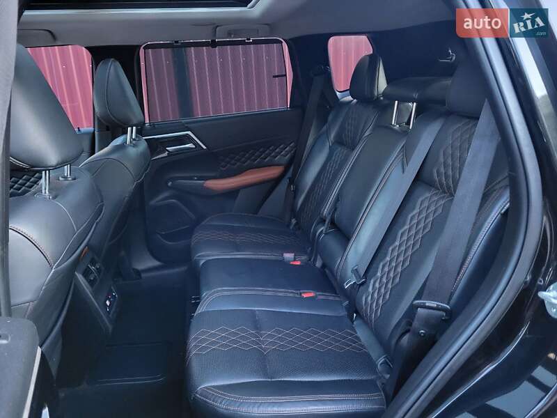 Позашляховик / Кросовер Mitsubishi Outlander 2022 в Львові