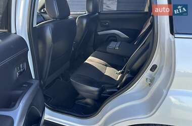 Внедорожник / Кроссовер Mitsubishi Outlander 2010 в 