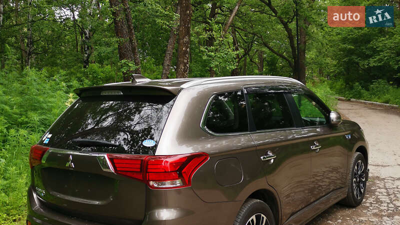 Позашляховик / Кросовер Mitsubishi Outlander 2017 в Одесі