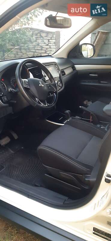 Внедорожник / Кроссовер Mitsubishi Outlander 2018 в Слобожанском