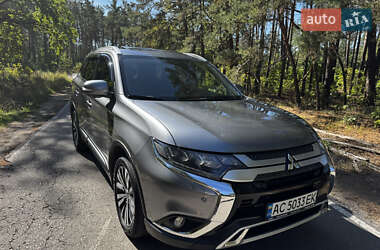 Внедорожник / Кроссовер Mitsubishi Outlander 2020 в Киеве