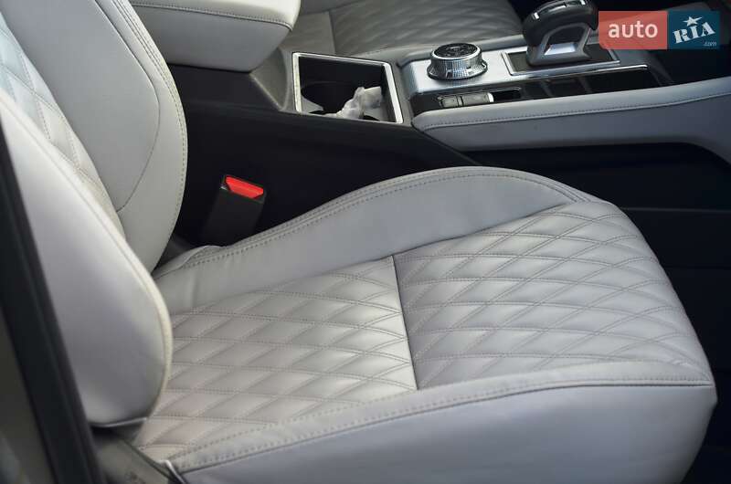 Позашляховик / Кросовер Mitsubishi Outlander 2023 в Києві