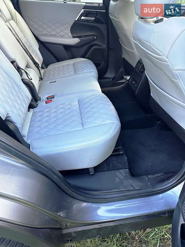 Позашляховик / Кросовер Mitsubishi Outlander 2023 в Києві