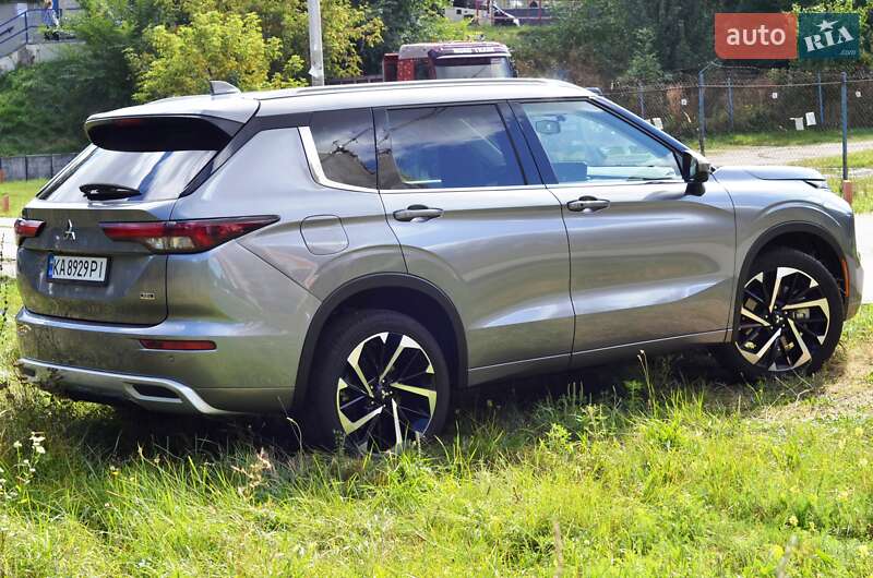 Позашляховик / Кросовер Mitsubishi Outlander 2023 в Києві