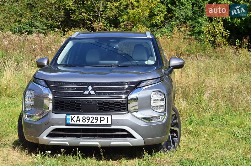 Позашляховик / Кросовер Mitsubishi Outlander 2023 в Києві