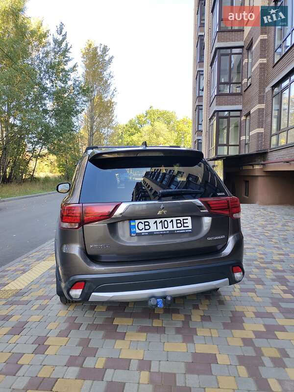 Внедорожник / Кроссовер Mitsubishi Outlander 2017 в Чернигове