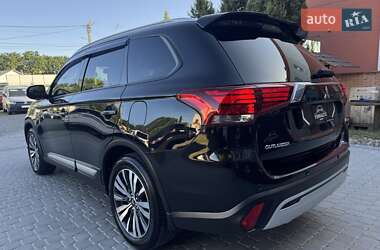 Внедорожник / Кроссовер Mitsubishi Outlander 2021 в 