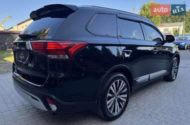 Внедорожник / Кроссовер Mitsubishi Outlander 2021 в 