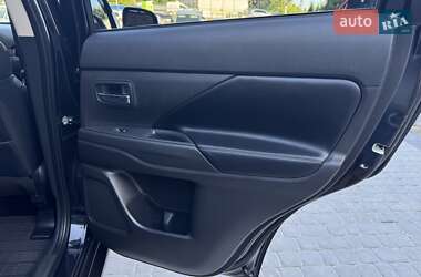 Внедорожник / Кроссовер Mitsubishi Outlander 2021 в 