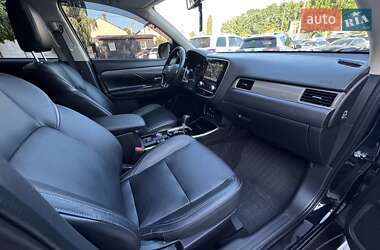 Внедорожник / Кроссовер Mitsubishi Outlander 2021 в 