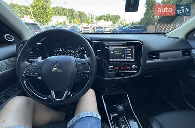 Внедорожник / Кроссовер Mitsubishi Outlander 2021 в 