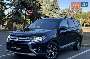 Внедорожник / Кроссовер Mitsubishi Outlander 2016 в Николаеве