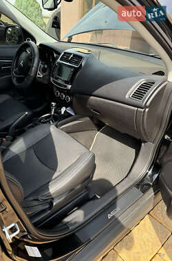 Внедорожник / Кроссовер Mitsubishi Outlander 2014 в 