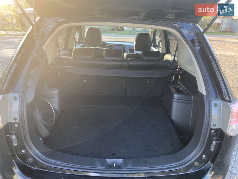 Внедорожник / Кроссовер Mitsubishi Outlander 2013 в Нововолынске