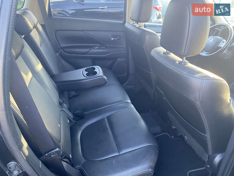Внедорожник / Кроссовер Mitsubishi Outlander 2013 в Нововолынске
