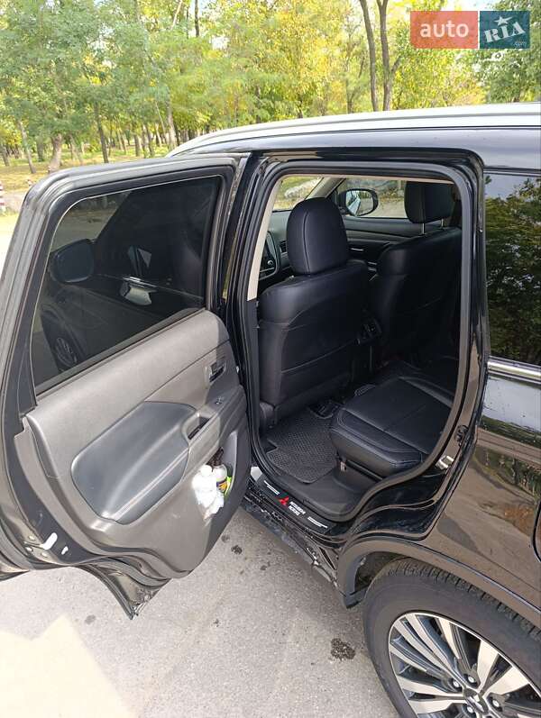 Внедорожник / Кроссовер Mitsubishi Outlander 2020 в Павлограде