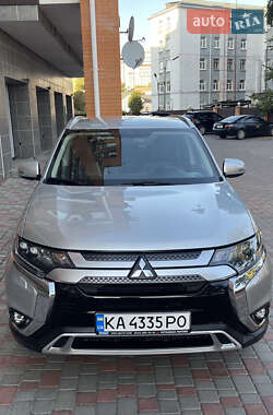 Внедорожник / Кроссовер Mitsubishi Outlander 2020 в 