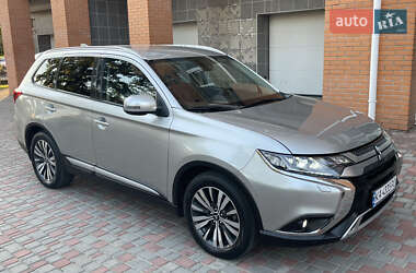 Внедорожник / Кроссовер Mitsubishi Outlander 2020 в 