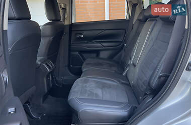 Внедорожник / Кроссовер Mitsubishi Outlander 2020 в 