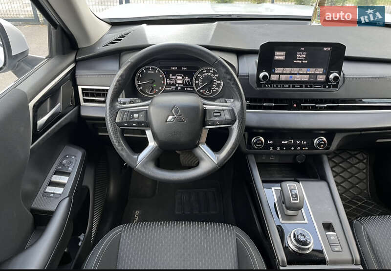 Внедорожник / Кроссовер Mitsubishi Outlander 2021 в Одессе