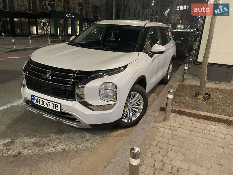Внедорожник / Кроссовер Mitsubishi Outlander 2021 в Одессе