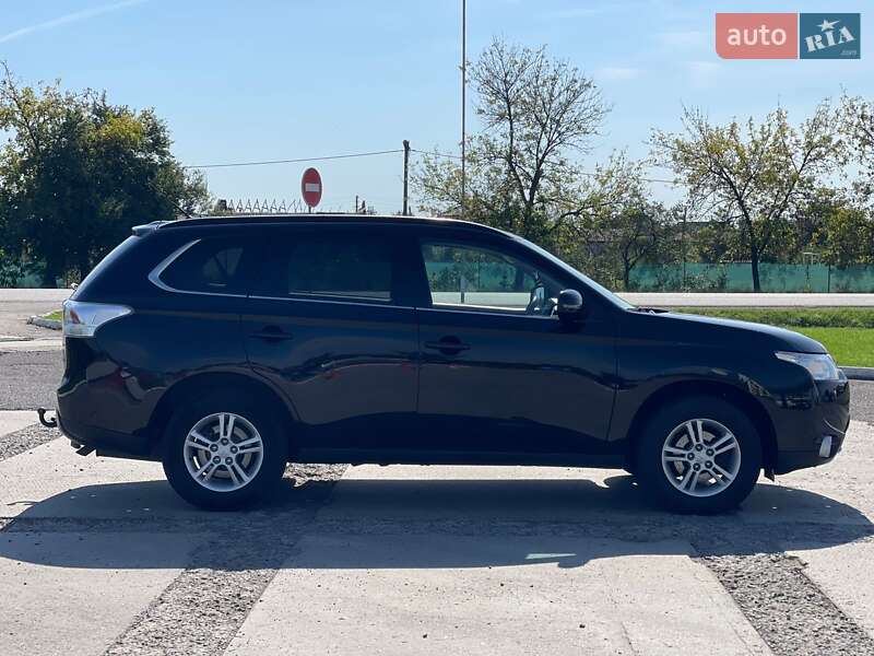 Внедорожник / Кроссовер Mitsubishi Outlander 2013 в Ужгороде