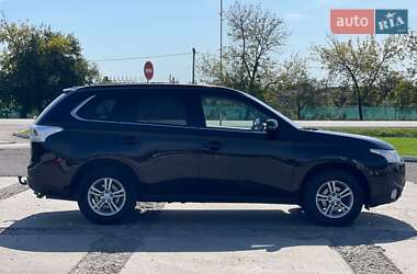 Внедорожник / Кроссовер Mitsubishi Outlander 2013 в 