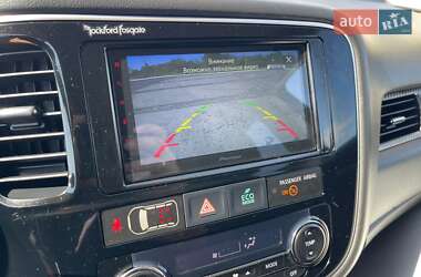 Внедорожник / Кроссовер Mitsubishi Outlander 2013 в 