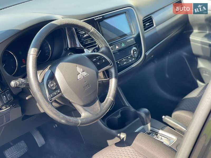 Внедорожник / Кроссовер Mitsubishi Outlander 2013 в Ужгороде