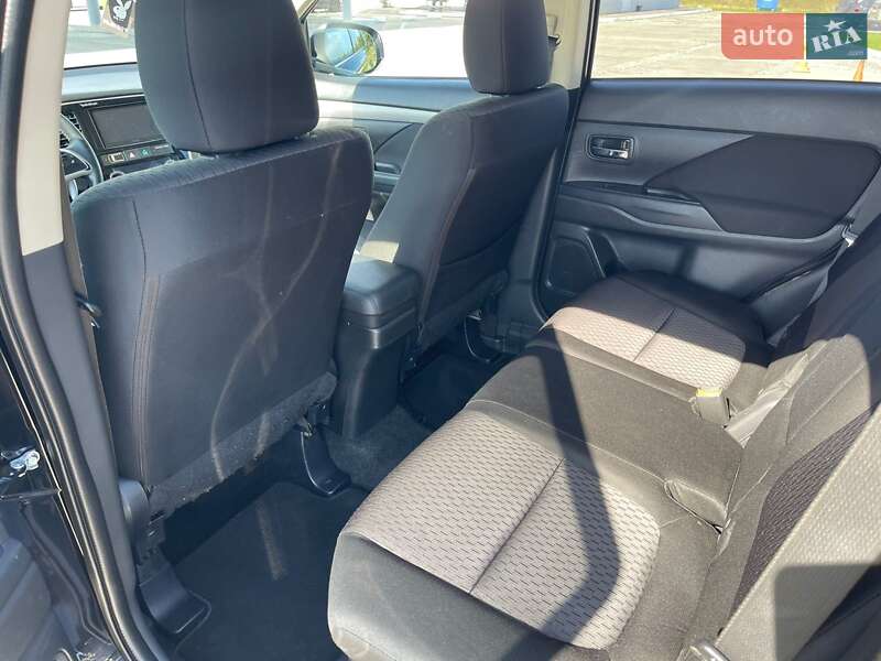 Внедорожник / Кроссовер Mitsubishi Outlander 2013 в Ужгороде