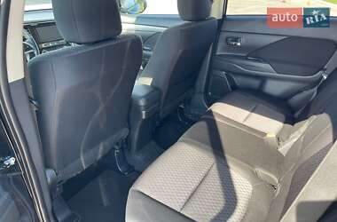 Внедорожник / Кроссовер Mitsubishi Outlander 2013 в 